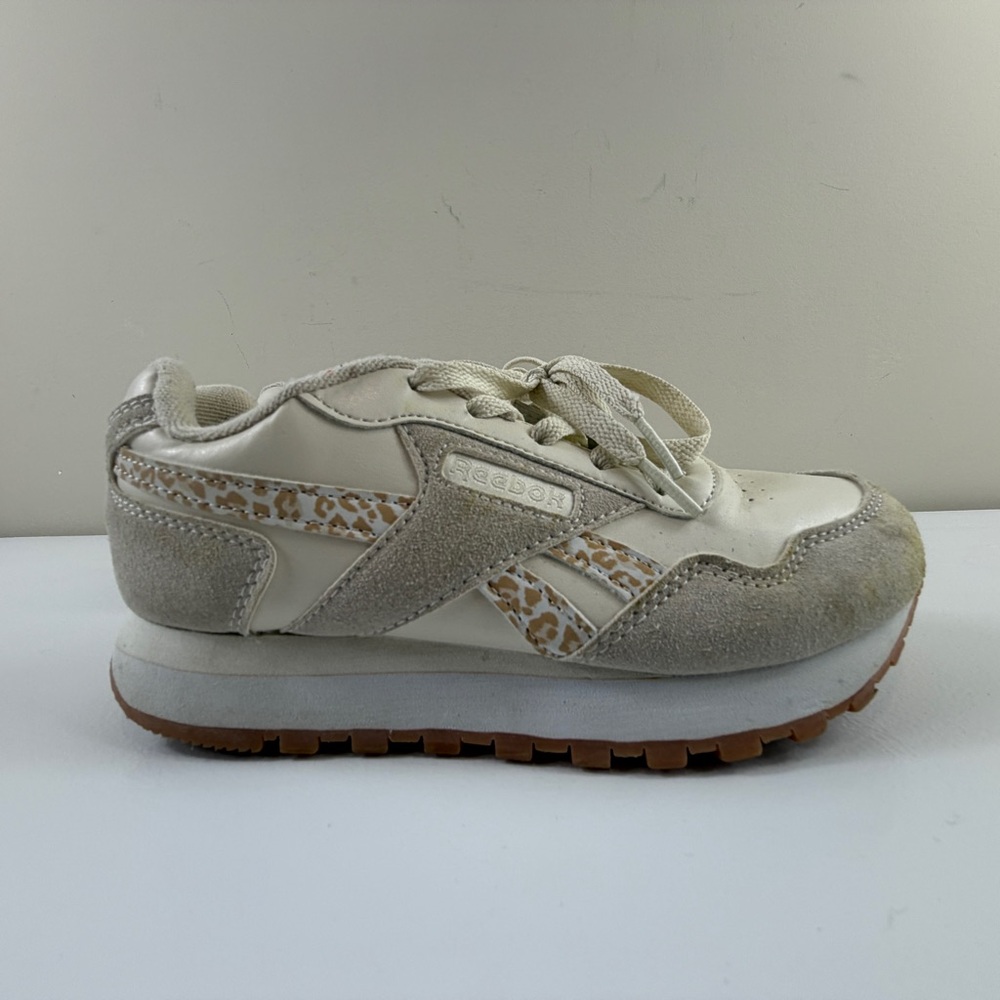 Reebok Beige and Gray Sneakers with Cheetah Pattern Accents‎ Sz 3 - Picture 4 of 13